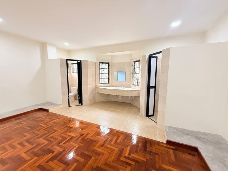 Rumah Berkembar untuk Disewa di Taman Melawati (Ulu Kelang) - Sam Jamal - Bathroom - PropertyGuru.com.my