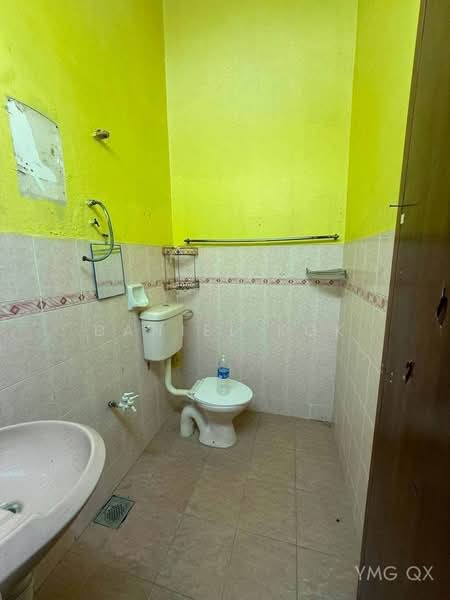 1-storey Terraced House for Sale in Taman Sentosa (Klang) - Daniel Kok - Bathroom - PropertyGuru.com.my