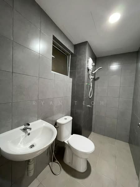 Kondominium untuk Disewa di Residensi Sateria - Ryan Teoh - Bathroom - PropertyGuru.com.my