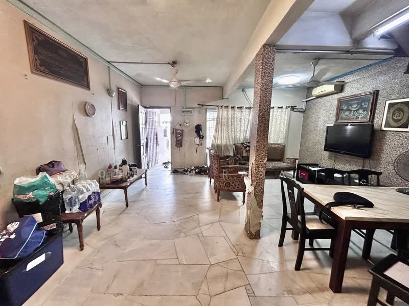 Rumah Teres 2 Tingkat untuk Dijual di Seksyen 2, Taman Kinrara (Puchong) - Aqillah Razali - Living Room - PropertyGuru.com.my