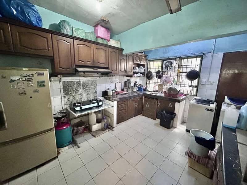 Rumah Teres 2 Tingkat untuk Dijual di Seksyen 2, Taman Kinrara (Puchong) - Aqillah Razali - Kitchen - PropertyGuru.com.my