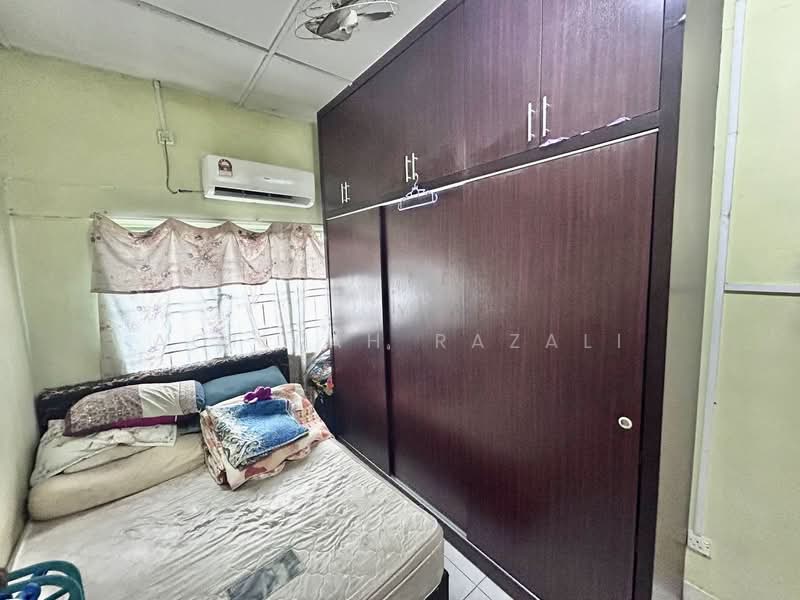 Rumah Teres 2 Tingkat untuk Dijual di Seksyen 2, Taman Kinrara (Puchong) - Aqillah Razali - Bedroom - PropertyGuru.com.my