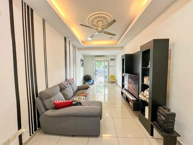 Rumah Teres 1 Tingkat untuk Dijual di Taman Dusun Jaya (Semenyih) - Aqillah Razali - Living Room - PropertyGuru.com.my