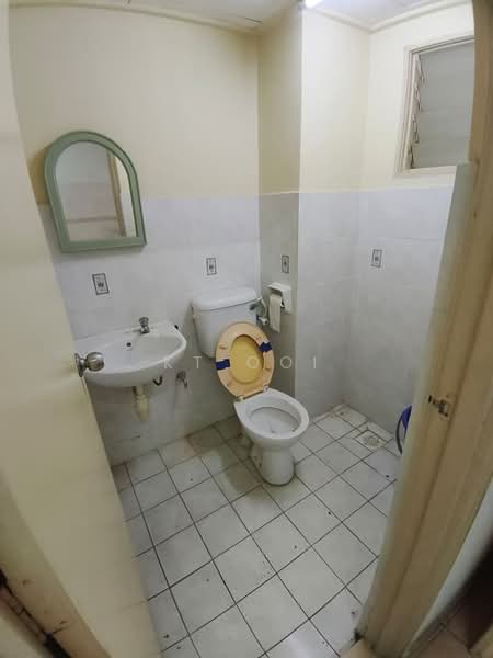 Pangsapuri untuk Disewa di Pangsapuri Merak - KT Ooi - Bathroom - PropertyGuru.com.my