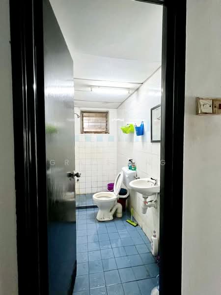 Pangsapuri untuk Dijual di Pangsapuri Perdana - Grace Ong - Bathroom - PropertyGuru.com.my
