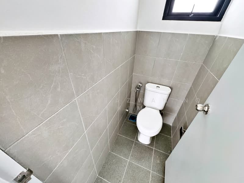 Kedai / Pejabat untuk Disewa di Serene Heights (Semenyih) - Herman Sazwan Nor Rahim - Toilet - PropertyGuru.com.my