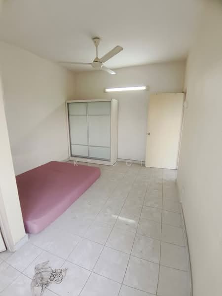 Pangsapuri untuk Dijual di Pangsapuri Merak - KT Ooi - Bedroom - PropertyGuru.com.my