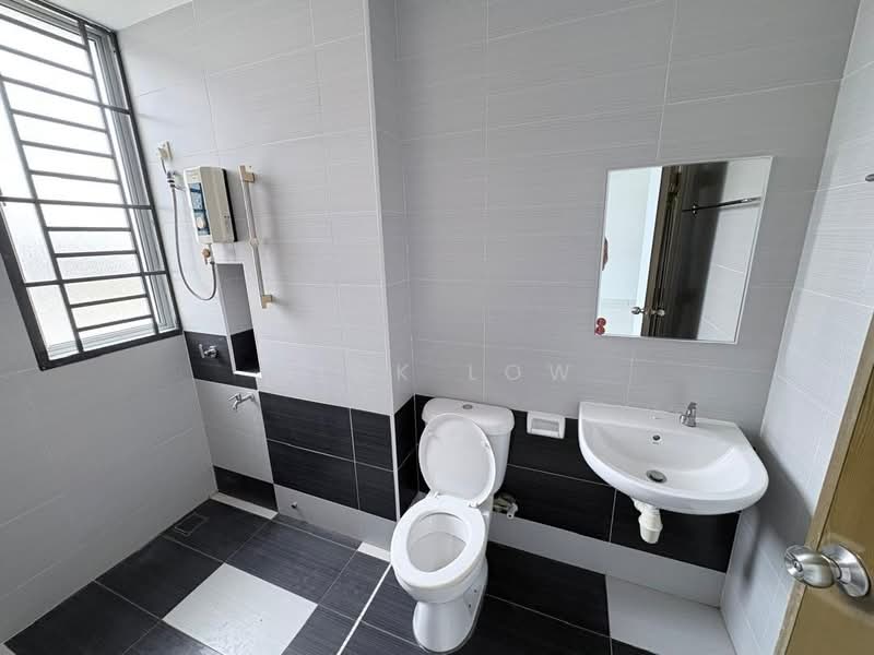 2-storey Terraced House for Rent in Taman Bestari Indah (Ulu Tiram) - Nick Low - Bathroom - PropertyGuru.com.my