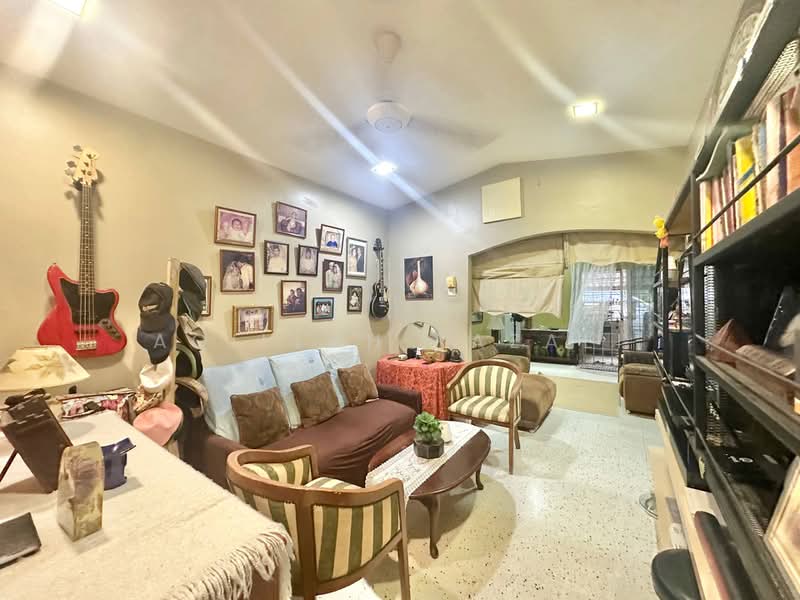 1-storey Terraced House for Sale in Seksyen 18 (Shah Alam) - Aqillah Razali - PropertyGuru.com.my