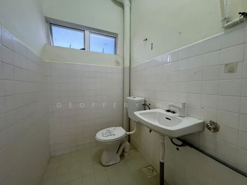 Rumah Teres untuk Disewa di Batu Berendam (Melaka) - Geoffery Wee - Bathroom - PropertyGuru.com.my