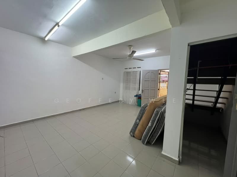 Rumah Teres untuk Disewa di Batu Berendam (Melaka) - Geoffery Wee - Living Room - PropertyGuru.com.my