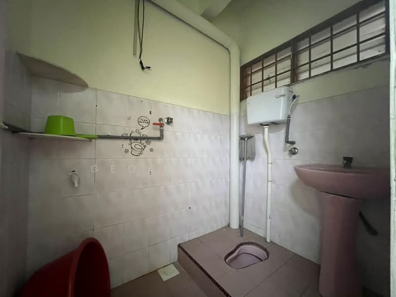 Rumah Teres untuk Disewa di Batu Berendam (Melaka) - Geoffery Wee - Bathroom - PropertyGuru.com.my