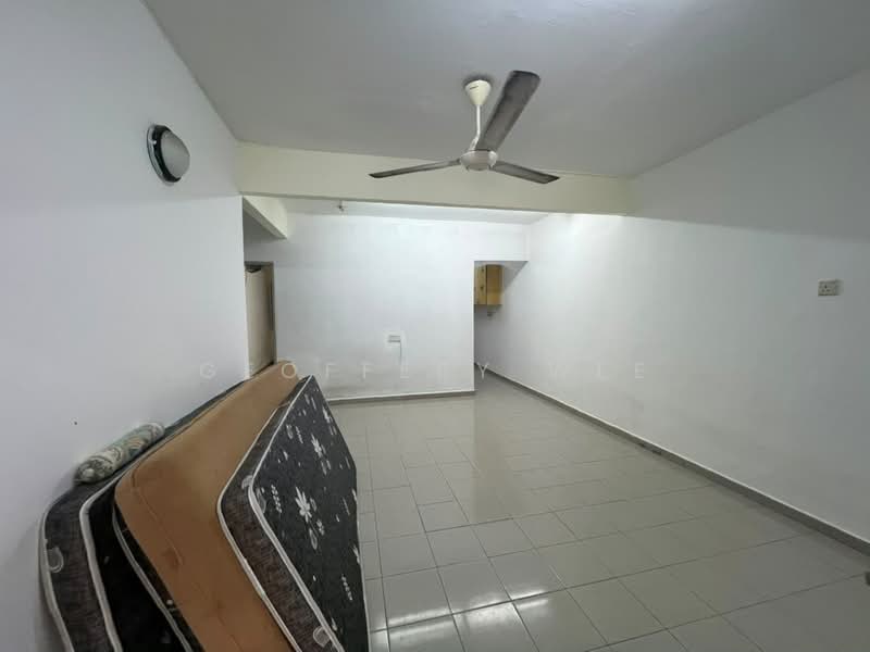 Rumah Teres untuk Disewa di Batu Berendam (Melaka) - Geoffery Wee - Living Room - PropertyGuru.com.my