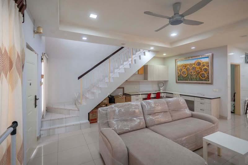 Rumah Berkembar untuk Dijual di Setia Impian (Setia Alam) - Vitas Tan - Living Room - PropertyGuru.com.my