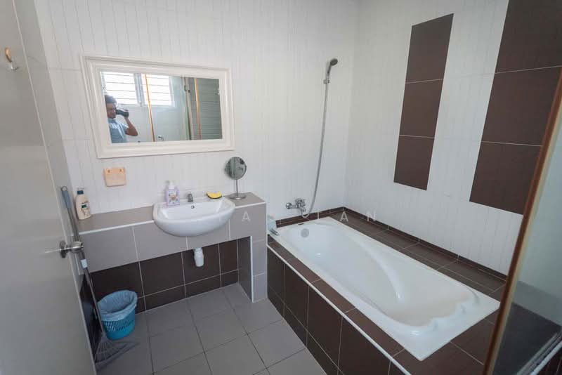 Rumah Berkembar untuk Dijual di Setia Impian (Setia Alam) - Vitas Tan - Bathroom - PropertyGuru.com.my