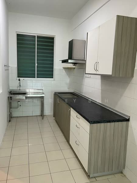 Kondominium untuk Dijual di The Oasis - Shirley Beh - Kitchen - PropertyGuru.com.my