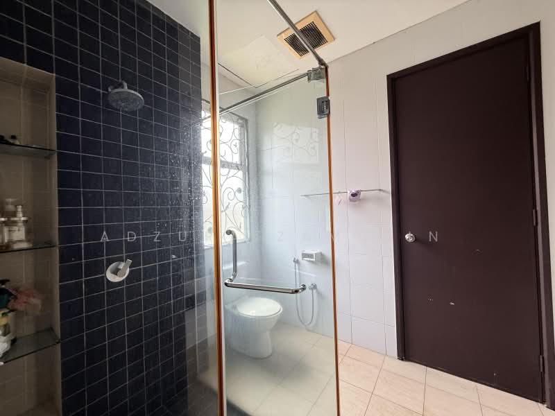 Bungalow for Sale in Kayangan Heights (Shah Alam) - Adzura Zamedin - Bathroom - PropertyGuru.com.my