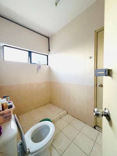 Kondominium untuk Dijual di Putra Villa - Sam Jamal - Bathroom - PropertyGuru.com.my