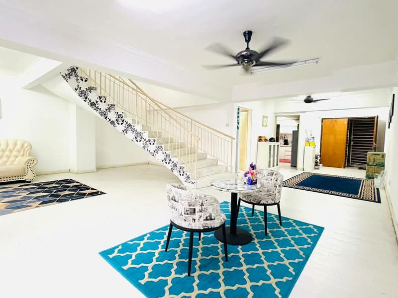 Kondominium untuk Dijual di Putra Villa - Sam Jamal - Living Room - PropertyGuru.com.my