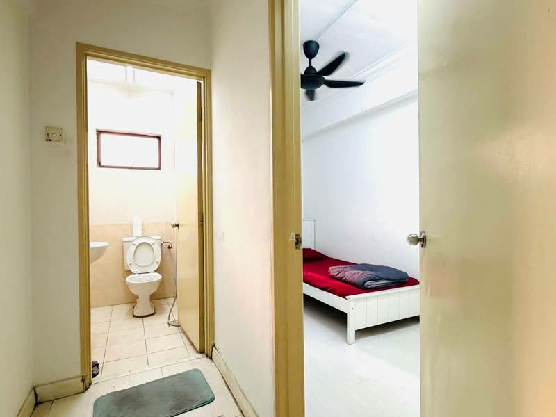 Kondominium untuk Dijual di Putra Villa - Sam Jamal - Bedroom - PropertyGuru.com.my