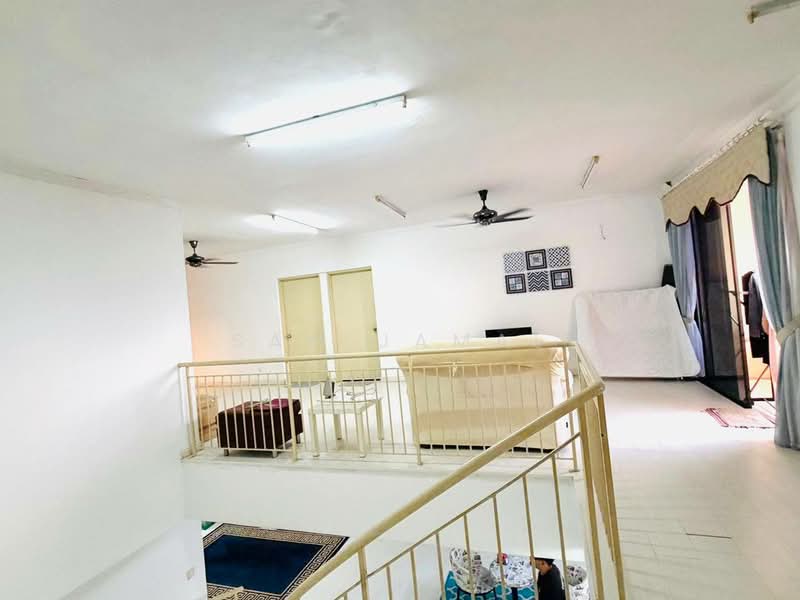 Kondominium untuk Dijual di Putra Villa - Sam Jamal - Living Room - PropertyGuru.com.my