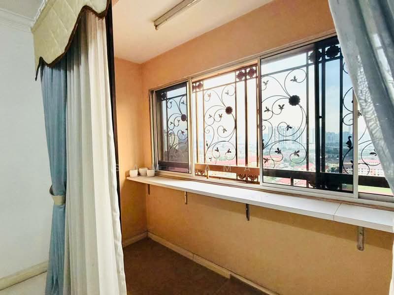 Kondominium untuk Dijual di Putra Villa - Sam Jamal - Balcony - PropertyGuru.com.my