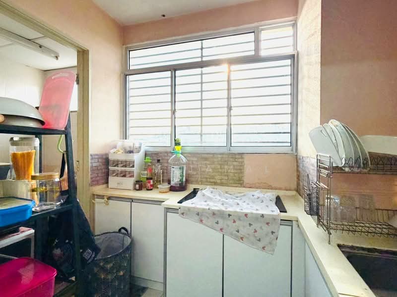Kondominium untuk Dijual di Putra Villa - Sam Jamal - Kitchen - PropertyGuru.com.my