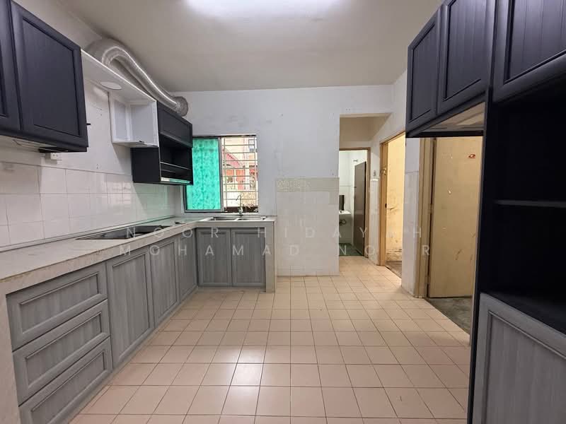 Rumah Teres untuk Dijual di Taman Pinggiran Senawang (Sungai Gadut) - Noor Hidayah Mohamad Noor - Kitchen - PropertyGuru.com.my