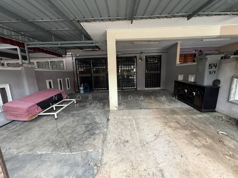 Rumah Teres untuk Dijual di Taman Pinggiran Senawang (Sungai Gadut) - Noor Hidayah Mohamad Noor - Car Park - PropertyGuru.com.my