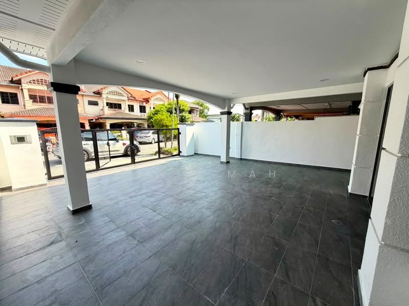 Rumah Teres 2 Tingkat untuk Dijual di Bandar Country Homes (Rawang) - Elwin Mah - Exterior - PropertyGuru.com.my