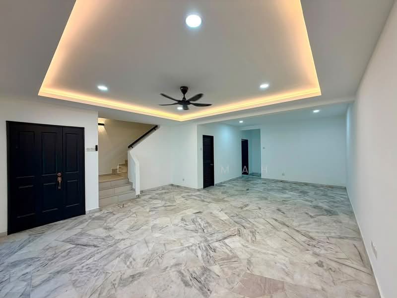 Rumah Teres 2 Tingkat untuk Dijual di Bandar Country Homes (Rawang) - Elwin Mah - Living Room - PropertyGuru.com.my