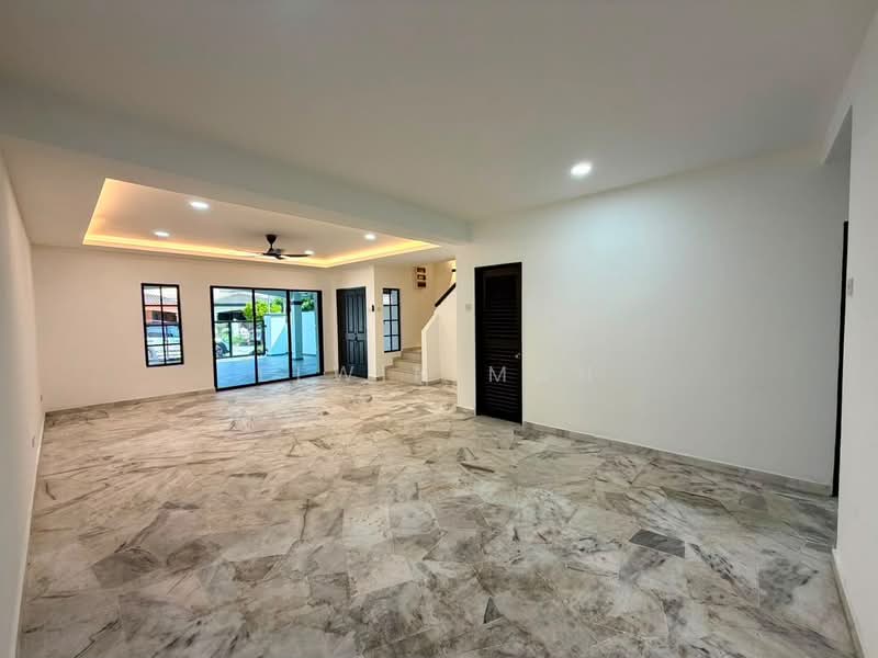 Rumah Teres 2 Tingkat untuk Dijual di Bandar Country Homes (Rawang) - Elwin Mah - Living Room - PropertyGuru.com.my