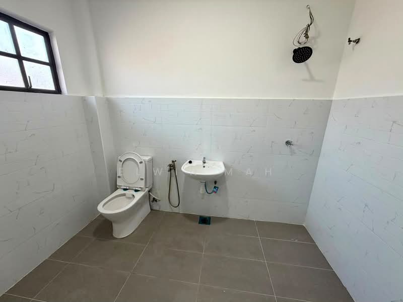 Rumah Teres 2 Tingkat untuk Dijual di Bandar Country Homes (Rawang) - Elwin Mah - Bathroom - PropertyGuru.com.my