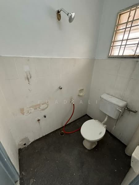 2-storey Terraced House for Sale in Bandar Puncak Alam (Puncak Alam) - Fuad Ali - Bathroom - PropertyGuru.com.my