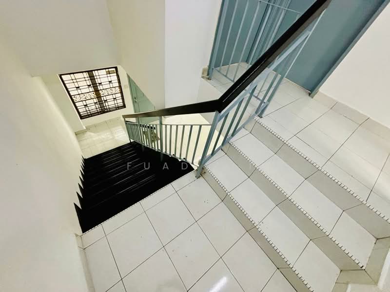 2-storey Terraced House for Sale in Bandar Puncak Alam (Puncak Alam) - Fuad Ali - Corridor - PropertyGuru.com.my