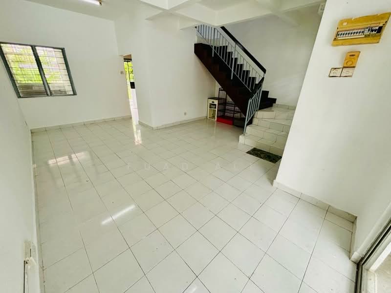 2-storey Terraced House for Sale in Bandar Puncak Alam (Puncak Alam) - Fuad Ali - Living Room - PropertyGuru.com.my