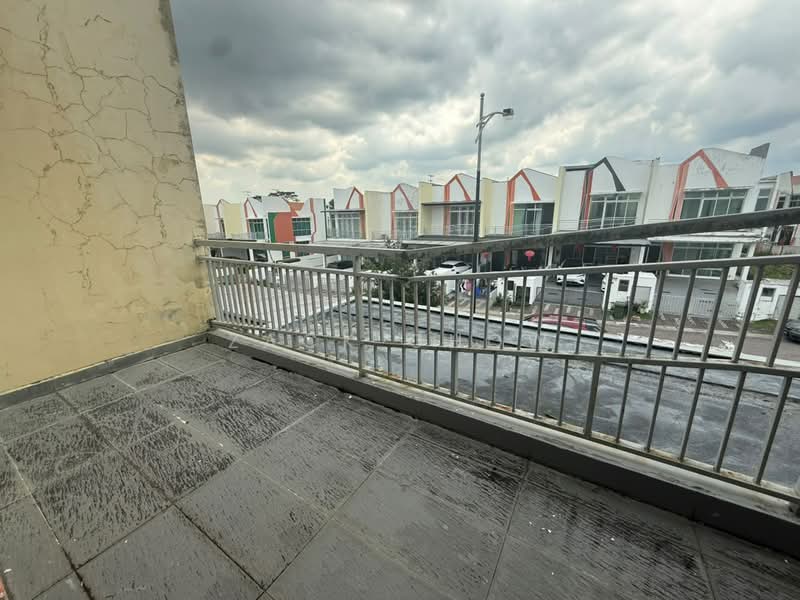 Rumah Teres 2-Tingkat untuk Dijual di Taman Eco Cascadia (Tebrau) - Zack Chow - Balcony - PropertyGuru.com.my