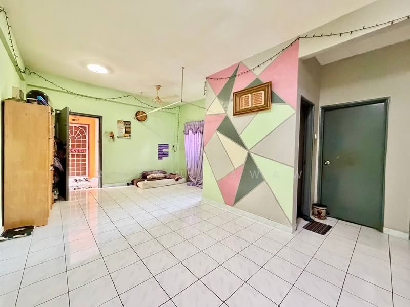 Apartment for Sale at Pangsapuri Seri Suria - Fauran Nawawi - Living Room - PropertyGuru.com.my