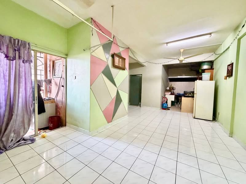 Apartment for Sale at Pangsapuri Seri Suria - Fauran Nawawi - Living Room - PropertyGuru.com.my