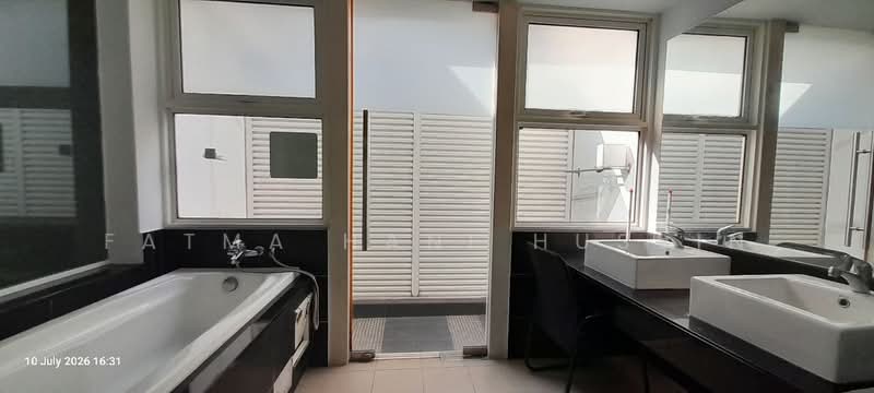 Semi-Detached House for Rent in Saujana Puchong (Puchong) - Fatma Hani Hussin - Bathroom - PropertyGuru.com.my
