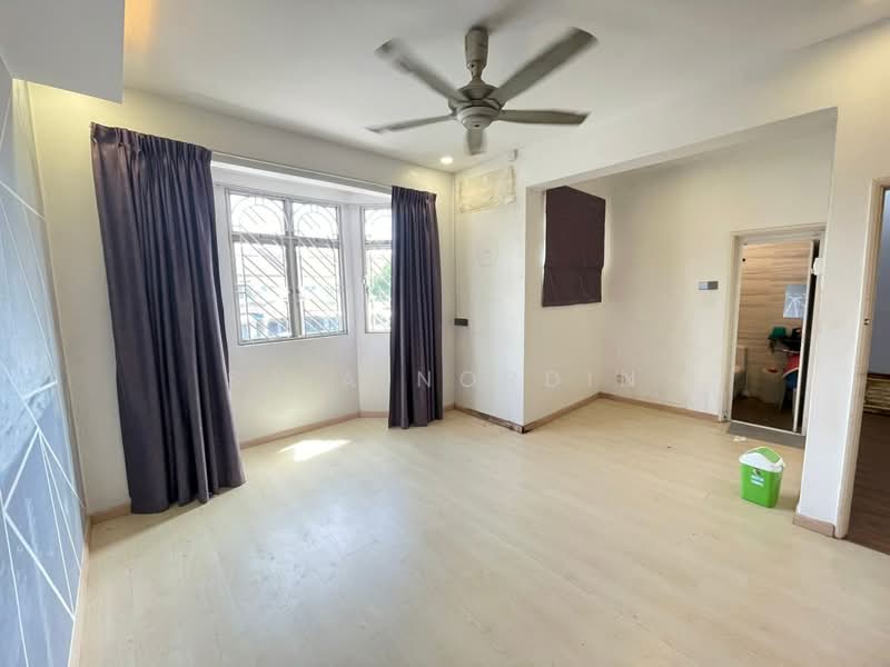 2-storey Terraced House for Sale in TTDI Jaya (Shah Alam) - Sa'a Nordin - Living Room - PropertyGuru.com.my