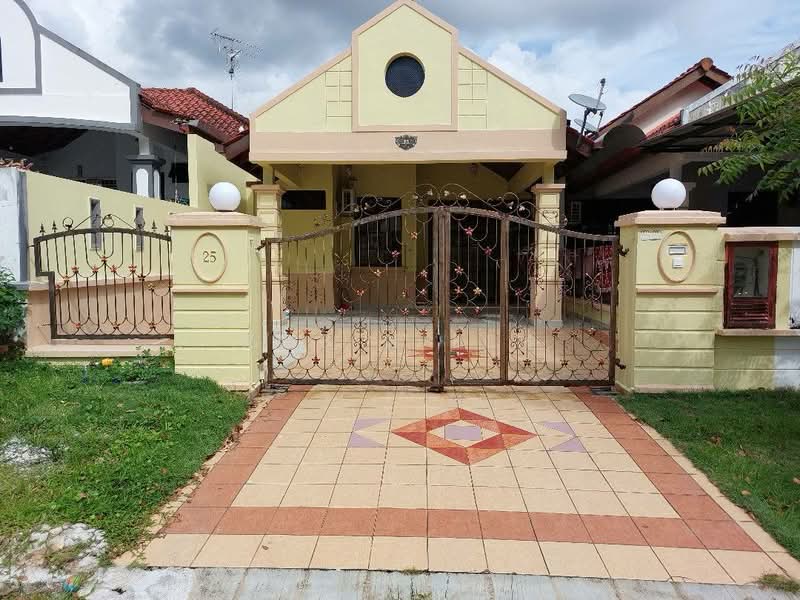 Rumah Teres 1 Tingkat untuk Dijual di Taman Pelangi Indah (Ulu Tiram) - Robin Lim - Exterior - PropertyGuru.com.my
