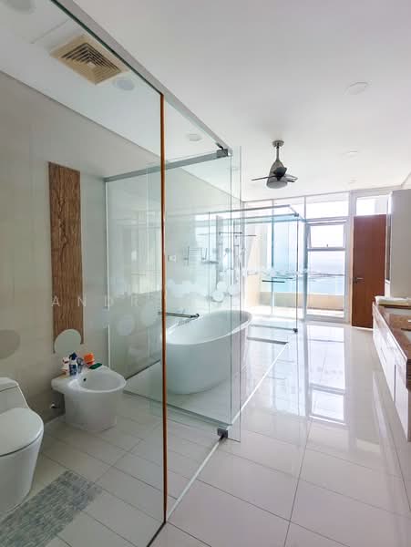 Kondominium untuk Disewa di 8 Gurney (The Shore Condominium) - Andrew Chong - Bathroom - PropertyGuru.com.my