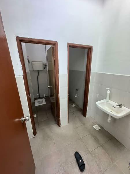 Detached Factory for Sale in Kawasan Perindustrian Dewani (Johor Bahru) - Melinda Ee - Bathroom - PropertyGuru.com.my