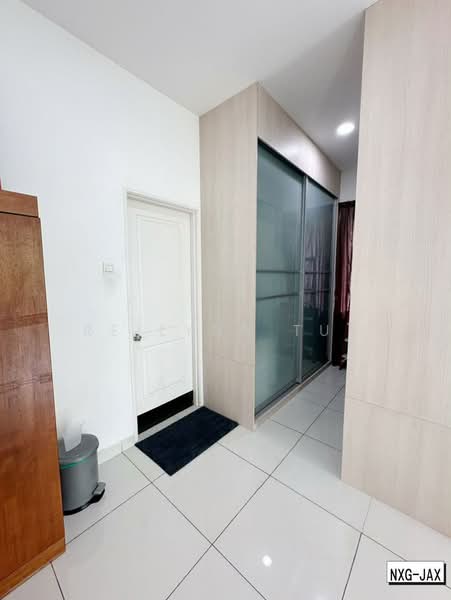Rumah Berkembar untuk Dijual di Ambang Botanic (Klang) - Reilynn Tue - Entrance - PropertyGuru.com.my