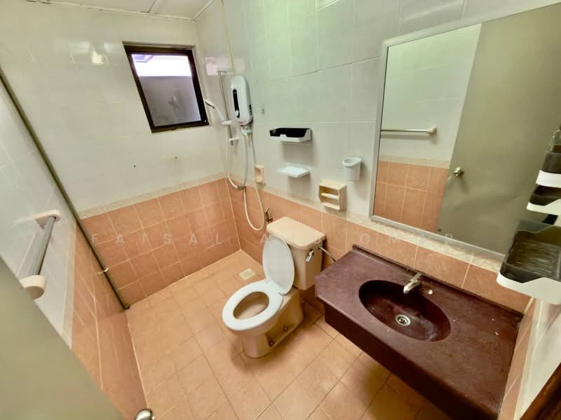 Condominium for Sale at Tiara Faber - Faisal Abu Omar - Bathroom - PropertyGuru.com.my