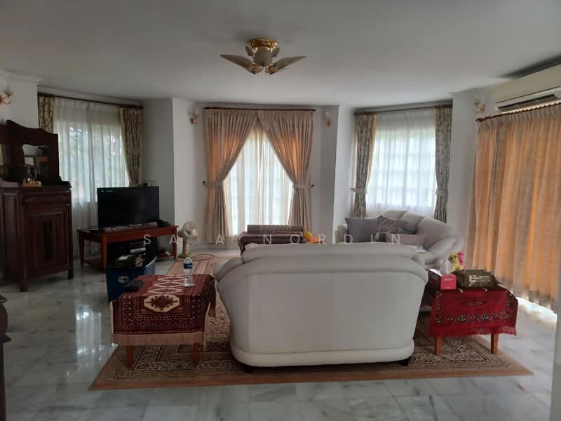 Rumah Banglo untuk Dijual di Seksyen 7 (Shah Alam) - Sa'a Nordin - Living Room - PropertyGuru.com.my
