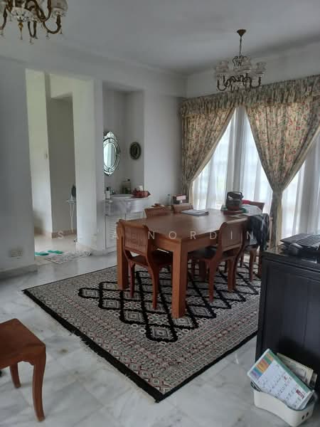 Rumah Banglo untuk Dijual di Seksyen 7 (Shah Alam) - Sa'a Nordin - Dining Room - PropertyGuru.com.my