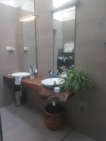 Bungalow House for Sale in Sungai Buloh (Selangor) - Annie Chong - Bathroom - PropertyGuru.com.my