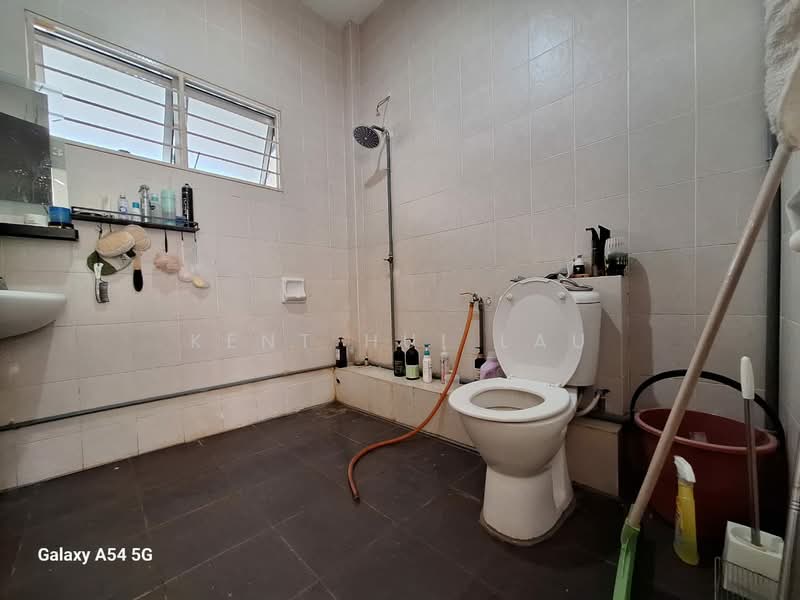 2.5-storey Terraced House for Sale in Bandar Putra Permai (Seri Kembangan) - KENT HUI LAU - Bathroom - PropertyGuru.com.my